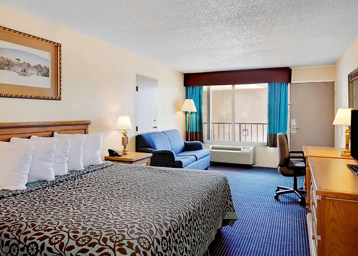 Days By Wyndham Near Airport Motel Lafayette