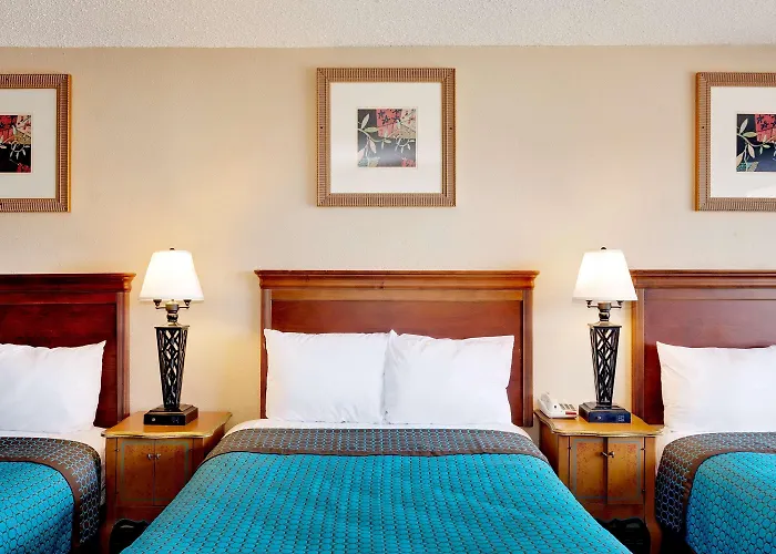 Days By Wyndham Near Airport 2*