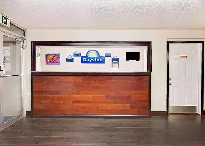 Days By Wyndham Near Airport Motel 2*