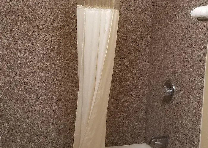 Days By Wyndham Near Airport Motel
