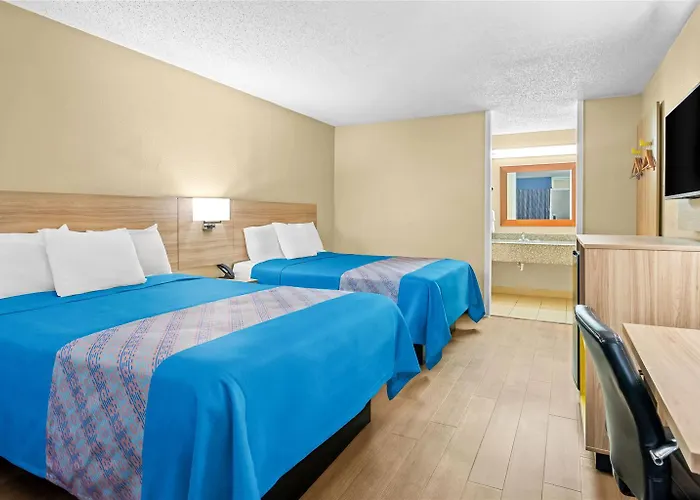 Days By Wyndham Near Airport Motel