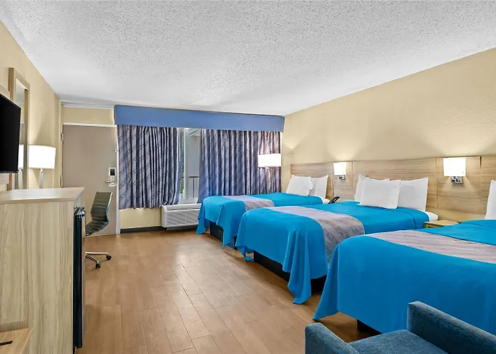 Days By Wyndham Near Airport Motel