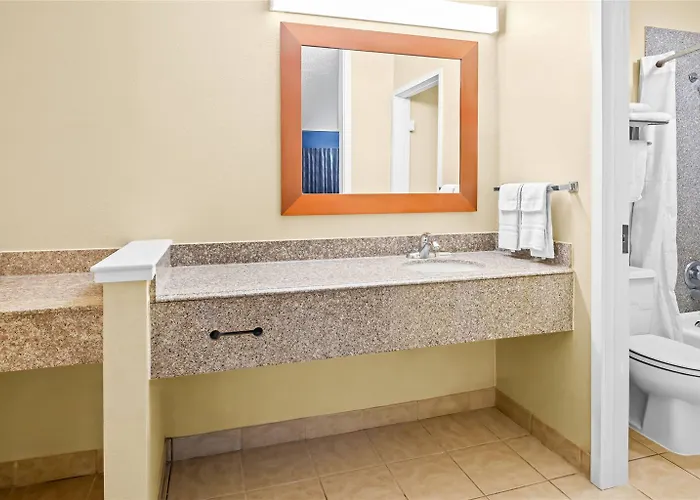 Days By Wyndham Near Airport Motel 2*
