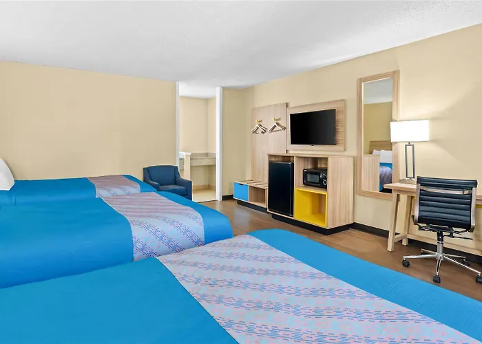 Days By Wyndham Near Airport Motel Lafayette