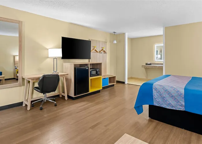 Days By Wyndham Near Airport 2*
