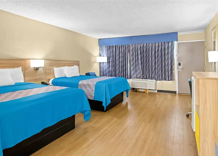 Days By Wyndham Near Airport Motel 2*