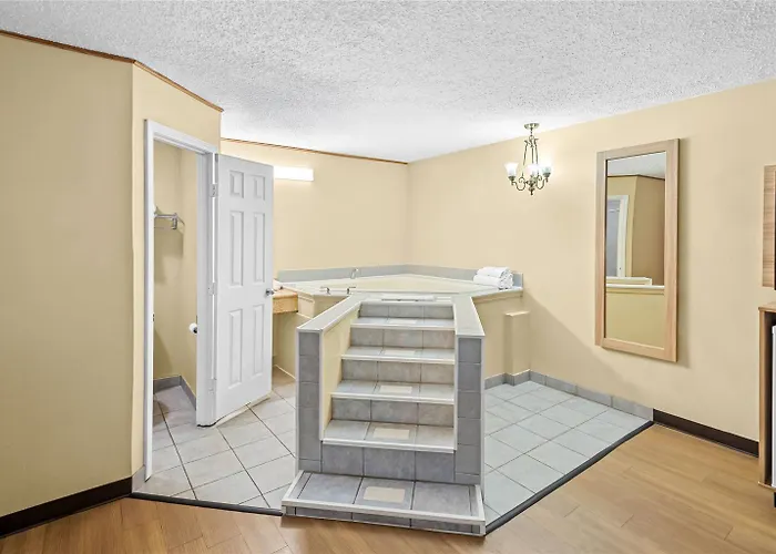 Days By Wyndham Near Airport 2*