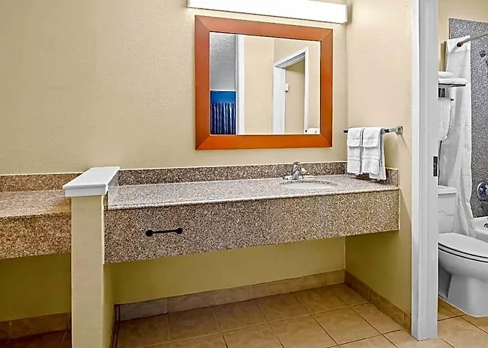 Days By Wyndham Near Airport Lafayette