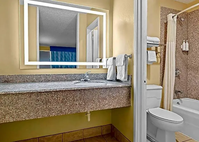 Days By Wyndham Near Airport Motel 2*