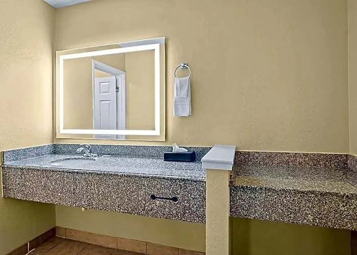 Days By Wyndham Near Airport Lafayette
