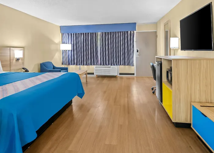 Days By Wyndham Near Airport Motel 2*