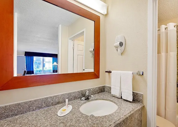 Motel Days By Wyndham Near Airport 2*