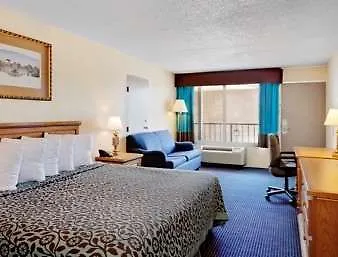 Motel Days By Wyndham Near Airport 2*