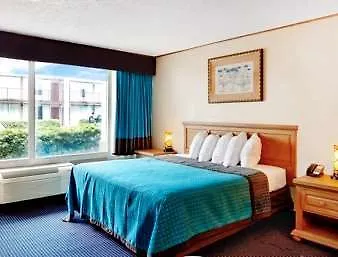 Motel Days By Wyndham Near Airport 2*