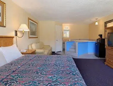 Motel Days By Wyndham Near Airport 2*