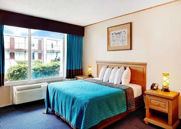 Days By Wyndham Near Airport Motel Lafayette